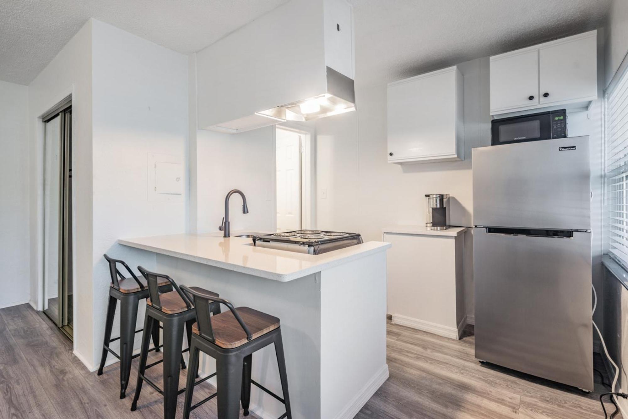 Spacious Studio Apartment Near Nightlife & Dining! St. Petersburg Exterior photo